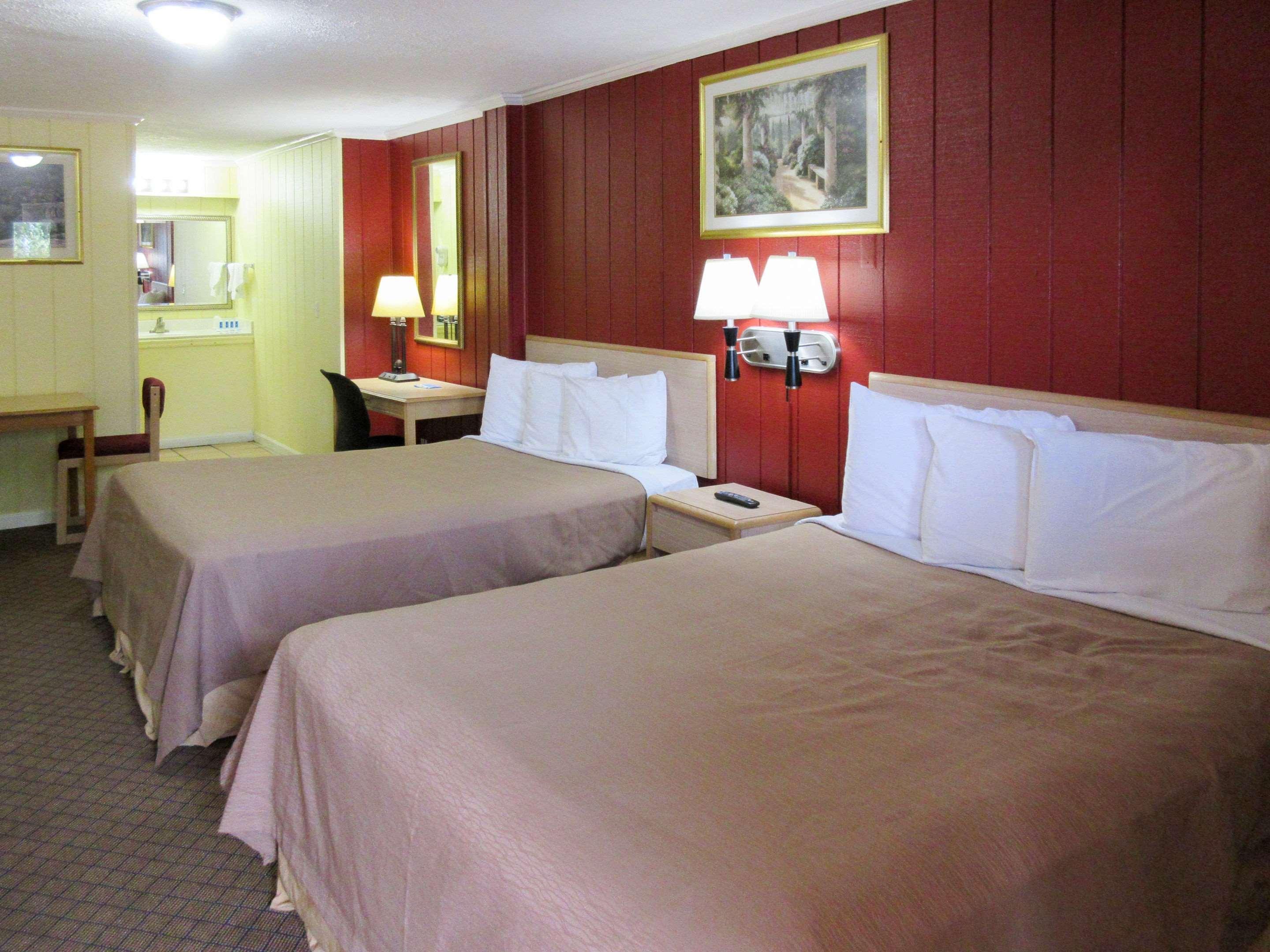 Rodeway Inn Kansas City Exterior photo